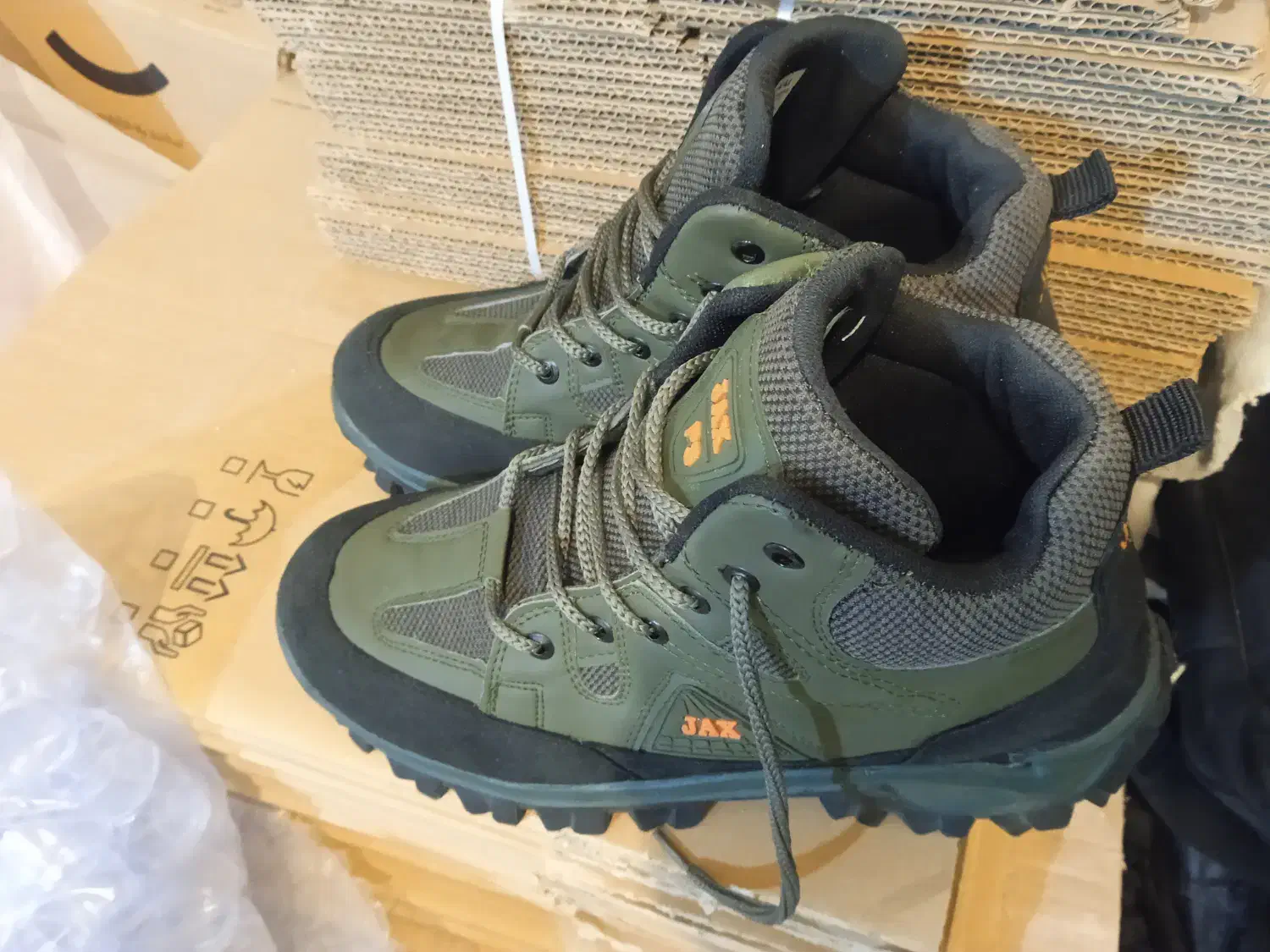 نیم بوت jax سایز ۴۱|کیف، کفش، کمربند|اصفهان, بهاران|دیوار