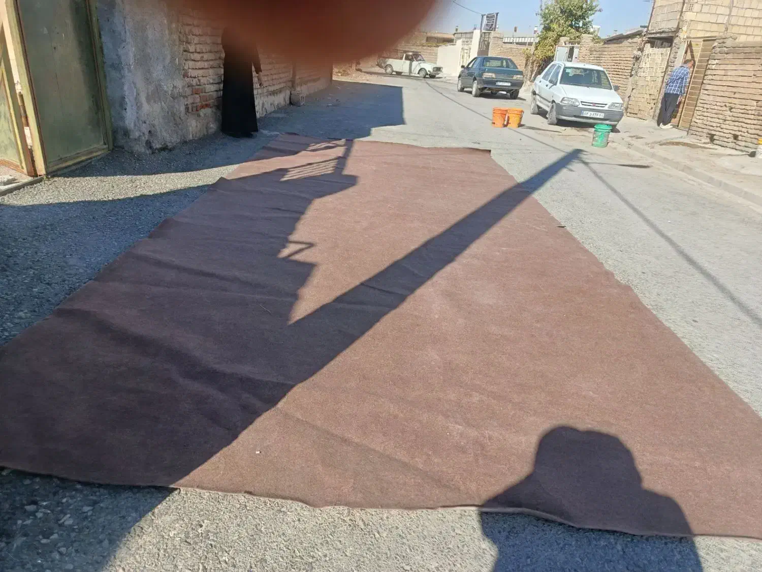 تعدادی موکت قهوه ای نو|موکت|دورود, |دیوار