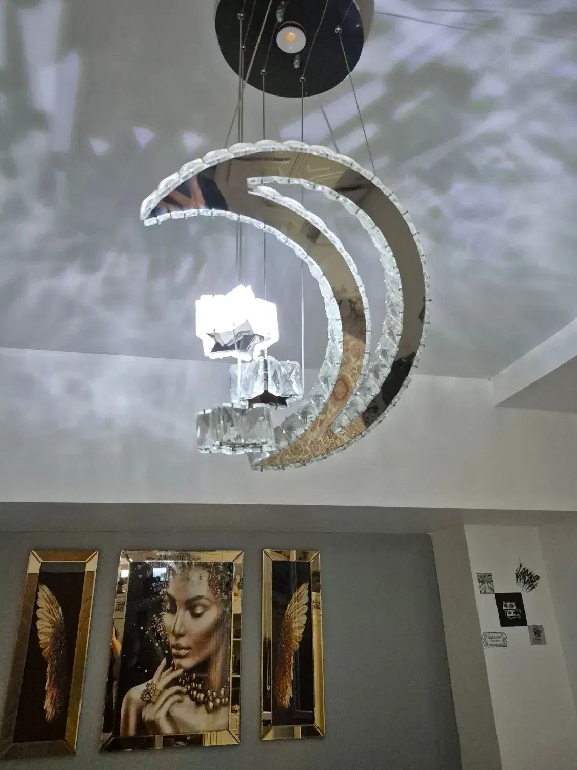 لوستر کریستالی ریموت دار با سه رنگ|لوستر و چراغ آویز|قدس, شهر‌قدس|دیوار