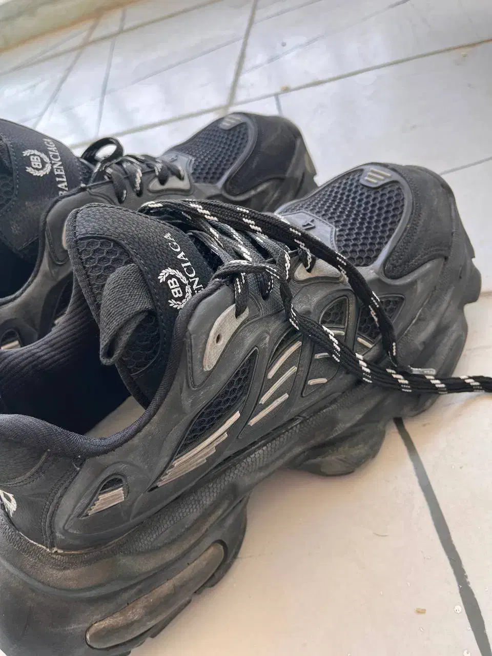 بالنسیگا|کیف، کفش، کمربند|ساوه, |دیوار