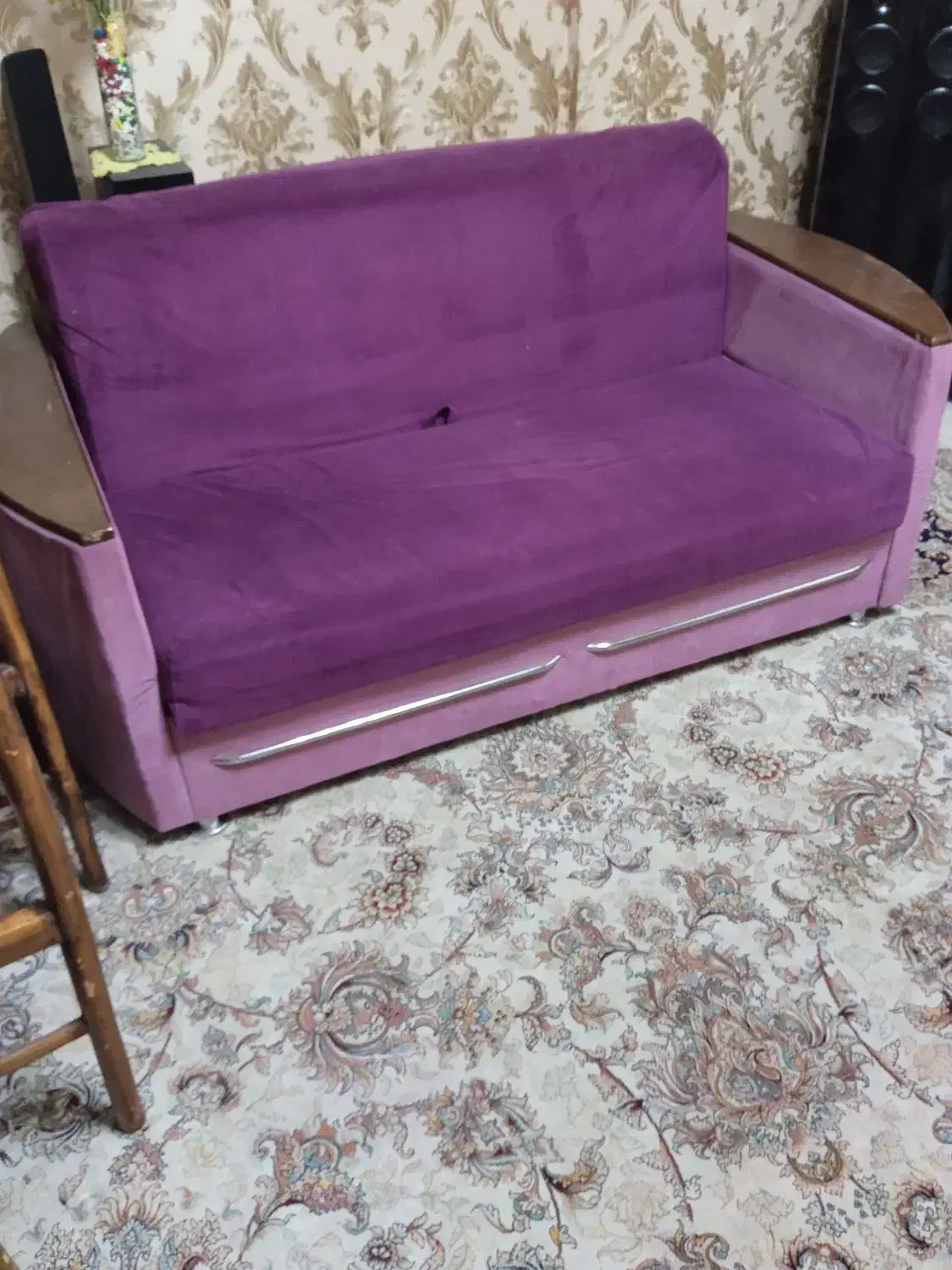 چند عدد تخت|تخت و سرویس خواب|پرند, فاز ۶|دیوار