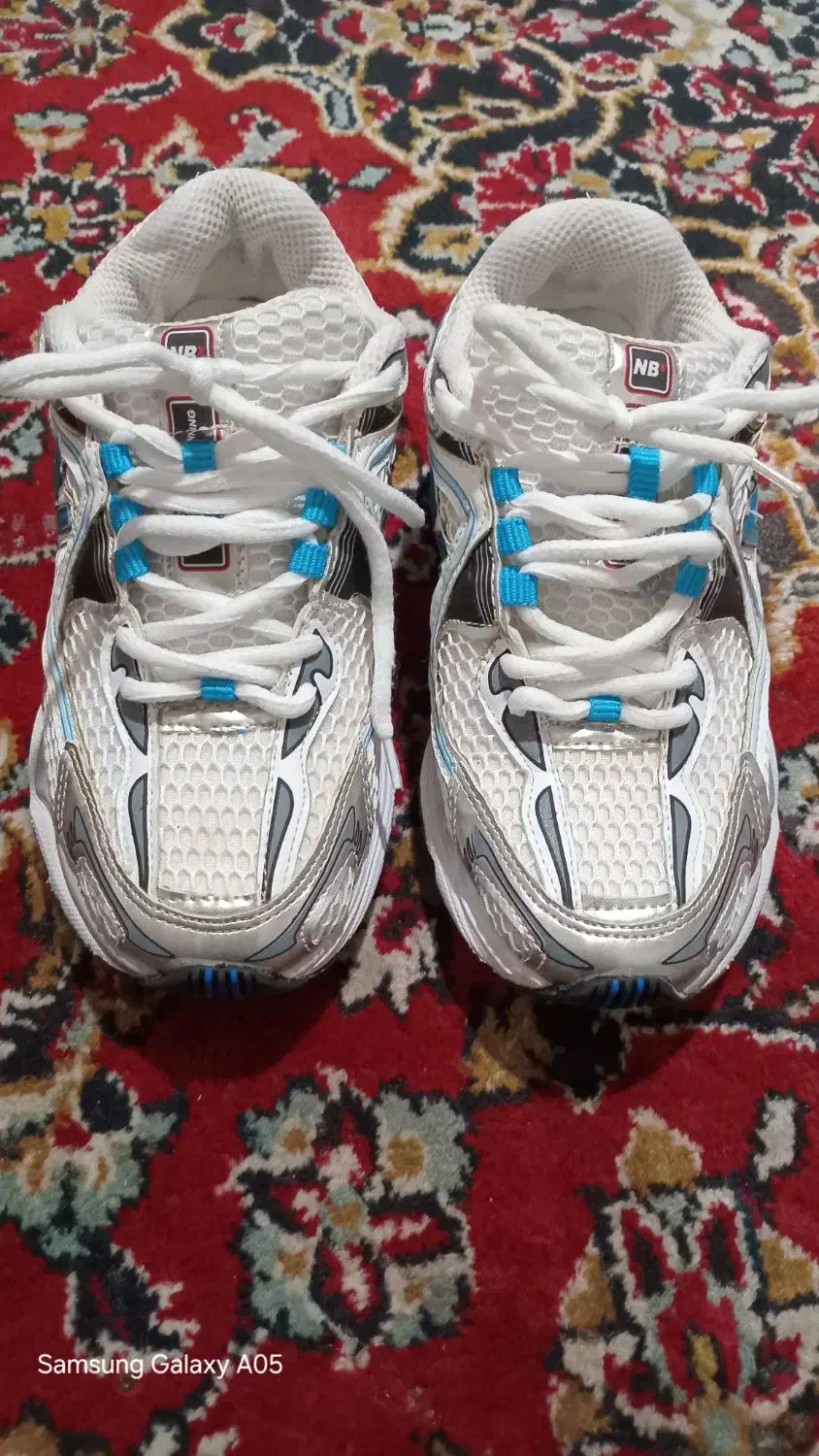 کتانی نو|کیف، کفش، کمربند|قم, چهل درخت|دیوار