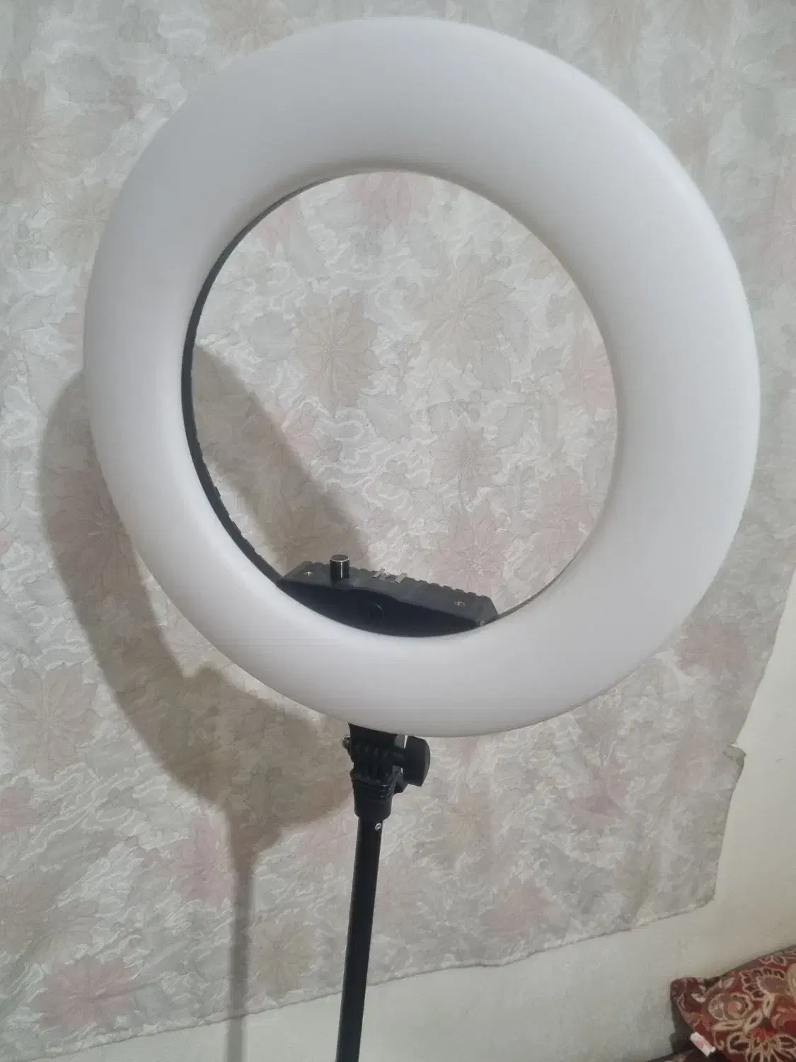 رینگ لایت سایز بزرگ نو|دوربین عکاسی و فیلم‌برداری|خمینی‌شهر, |دیوار