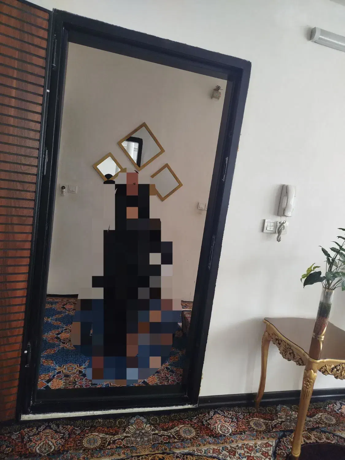 آینه|آینه|مشهد, پنجتن|دیوار