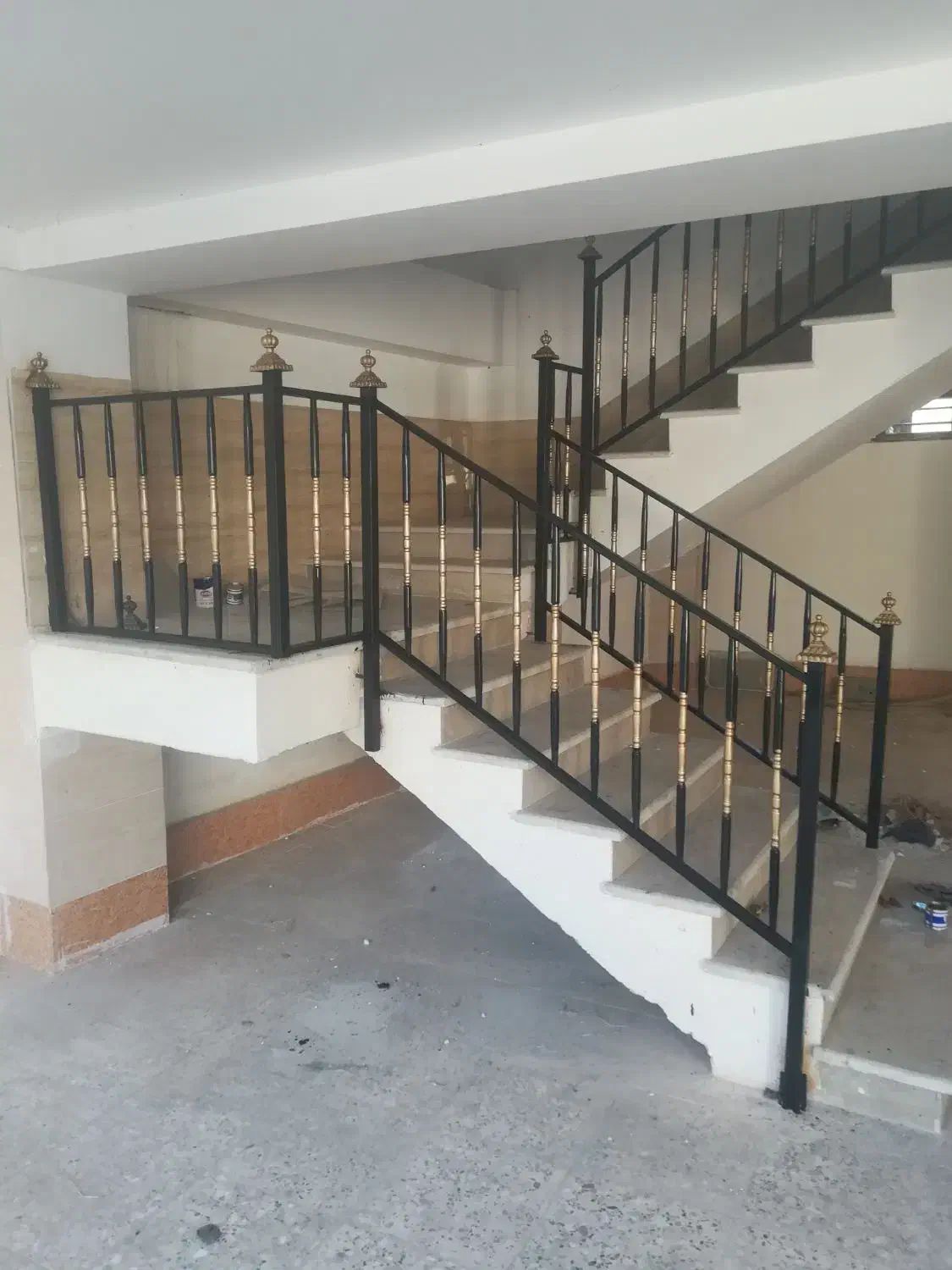 اجرای نرده راه‌پله ورنگ آمیزی در گنبد|خدمات پیشه و مهارت|گنبد کاووس, |دیوار