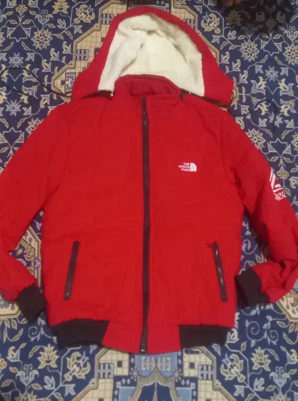 کاپشن|لباس|قیدار, |دیوار