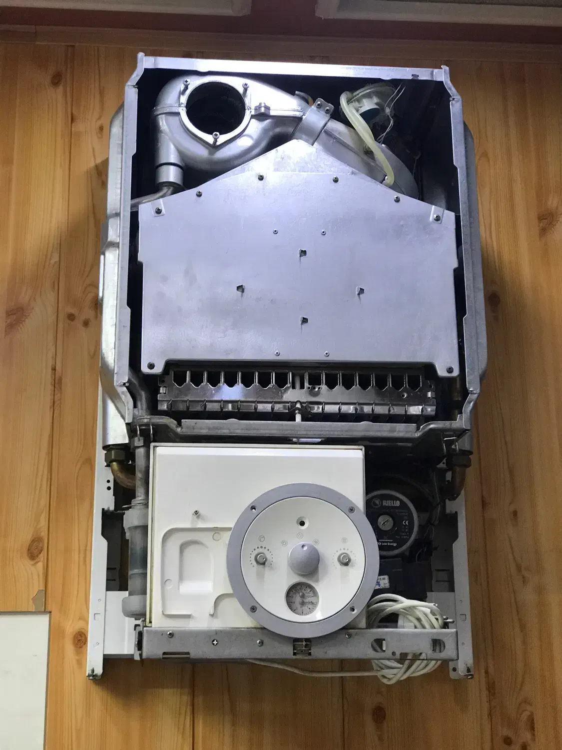 تعمیر و نصب پکیج دیواری|خدمات پیشه و مهارت|بومهن, |دیوار