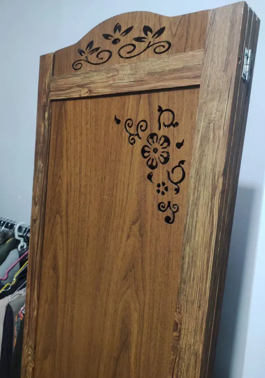 پارتیشن چوبی نو.تمیز بدون خط و خش|آرایشگاه و سالنهای زیبایی|هشتگرد, شهرک گلها|دیوار