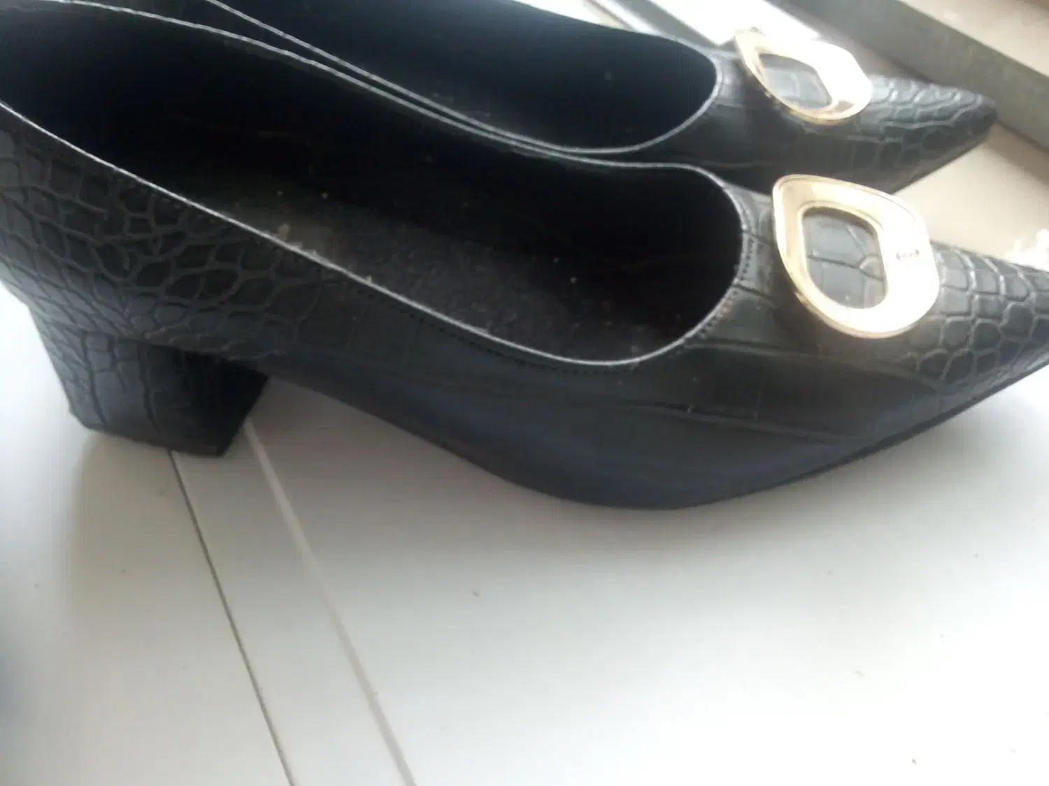 کفش|کیف، کفش، کمربند|تالش, هشتپر|دیوار