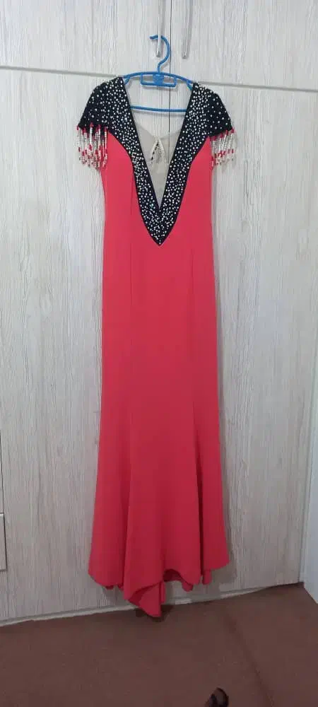 لباس مجلسی|لباس|ماکو, |دیوار