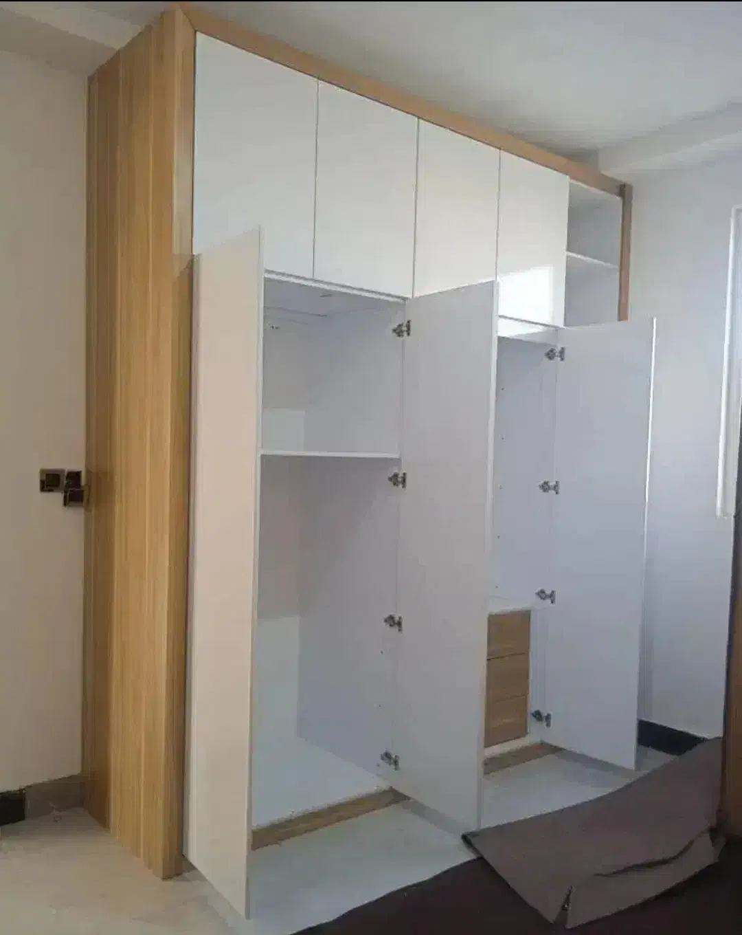 تعمیرات کابینت . نصب و مونتاژ|خدمات پیشه و مهارت|شیراز, کرونی(خاتونک)|دیوار