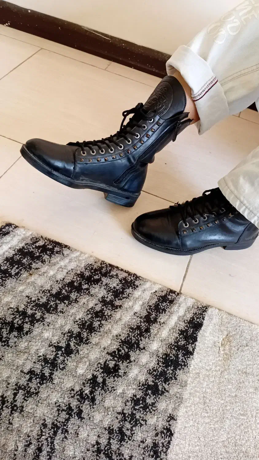 نیم بوت|کیف، کفش، کمربند|رودهن, |دیوار