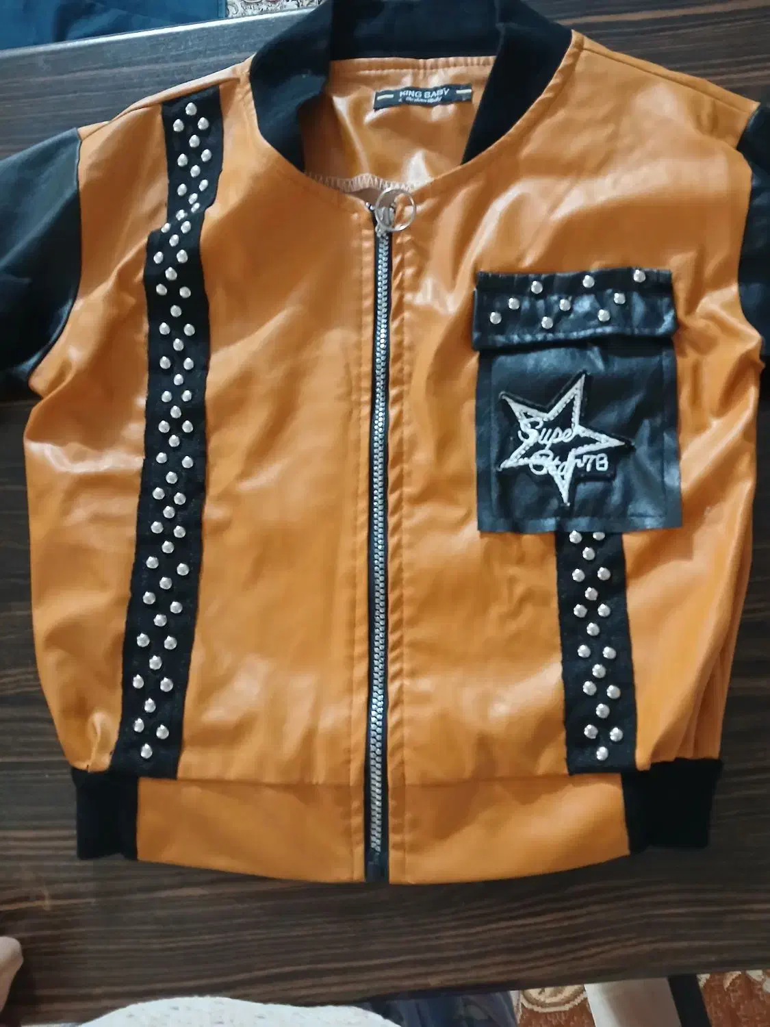 کاپشن چرم مناسب سن  ۶ تا ۸ سال|کفش و لباس بچه|اسلام‌شهر, شهرک قائمیه|دیوار