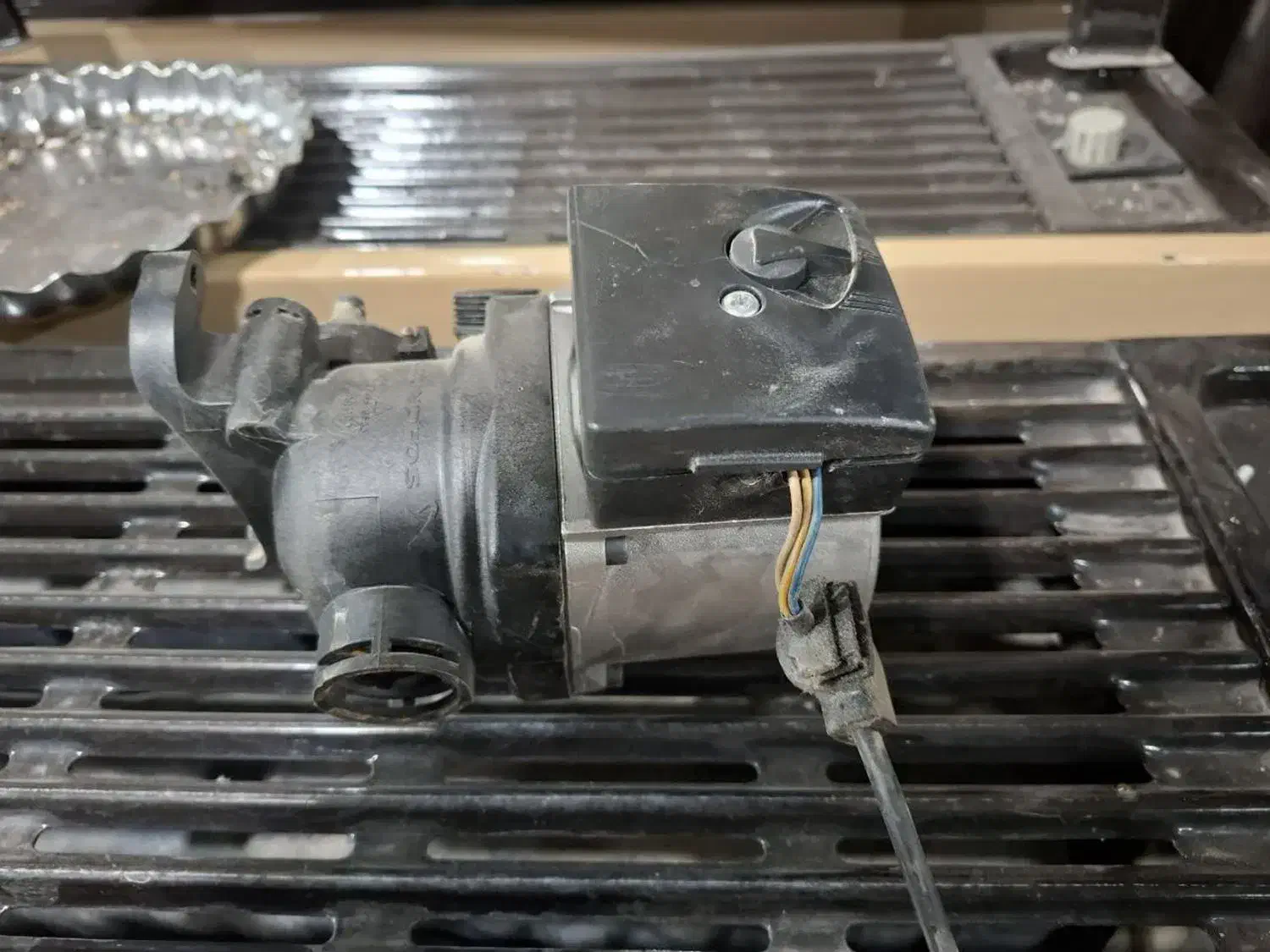 پمپ آب پکیج|آبگرمکن، پکیج، شوفاژ|برخوار, |دیوار