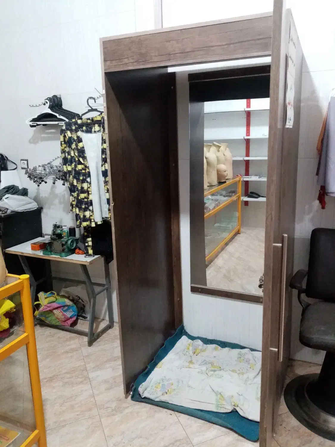 اتاق پرو، مانکن بالا تنه، رگان گردون جنس خوب|فروشگاه و مغازه|نیشابور, دهنو|دیوار