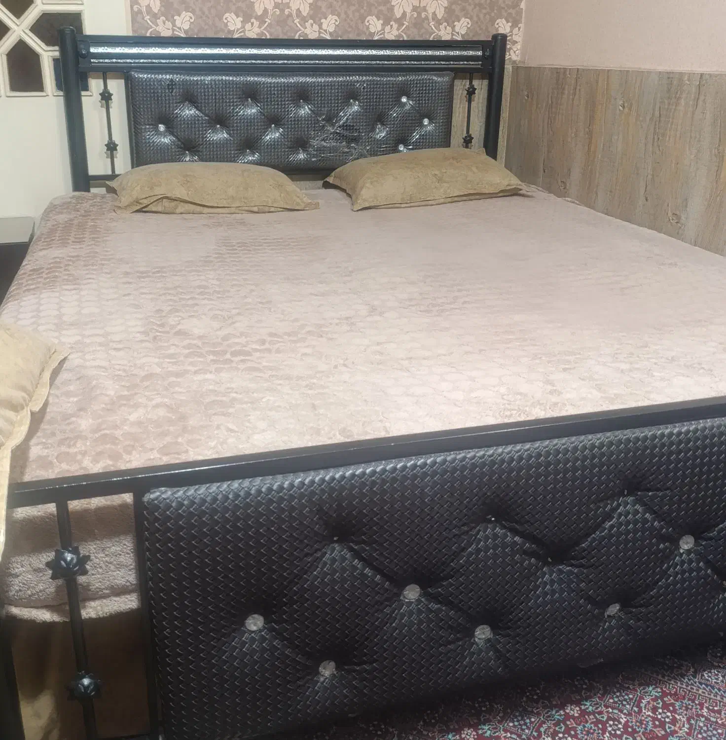 تخت دو نفره|تخت و سرویس خواب|مشهد, مصلی (کارمندان اول)|دیوار