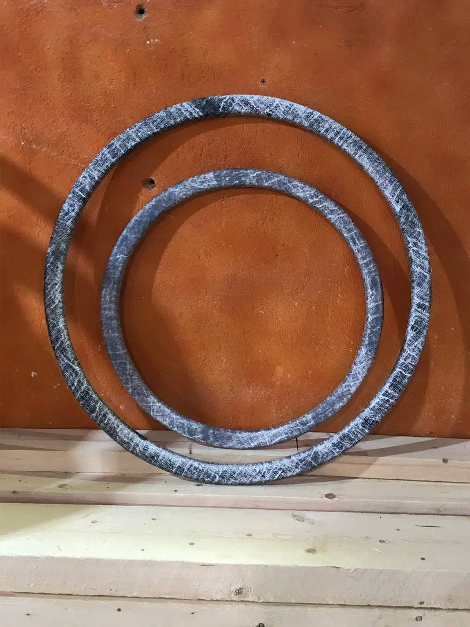 قاب آیینه چوبی گرد دیواری عمده  وتک|آینه|رباط‌کریم, منجیل آباد|دیوار