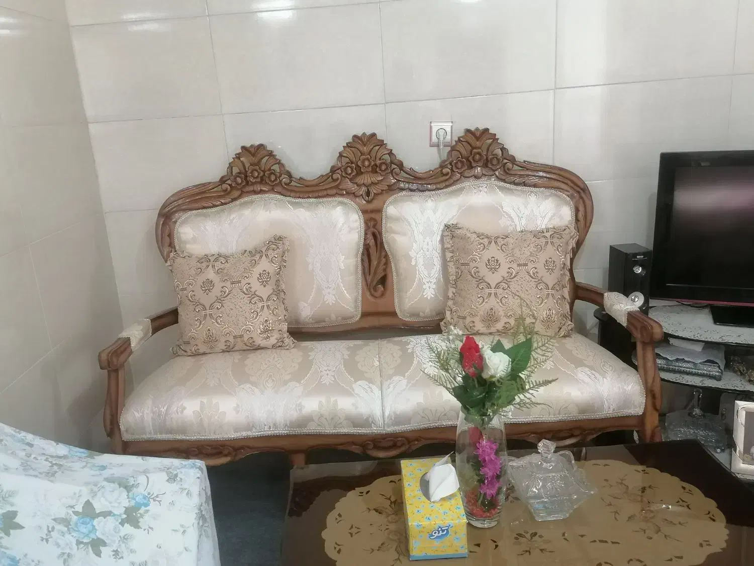 مبل 8 نفر سلطنتی  همراه 3 عدد میز|مبلمان خانگی و میز عسلی|خوی, |دیوار