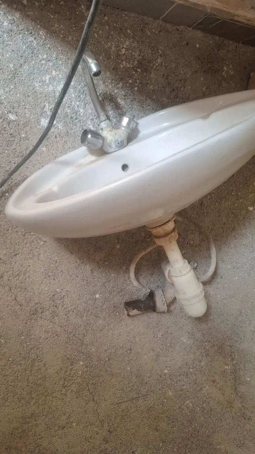 دوعدد سنگ روشویی با پایه|لوازم سرویس بهداشتی|کرمان, |دیوار