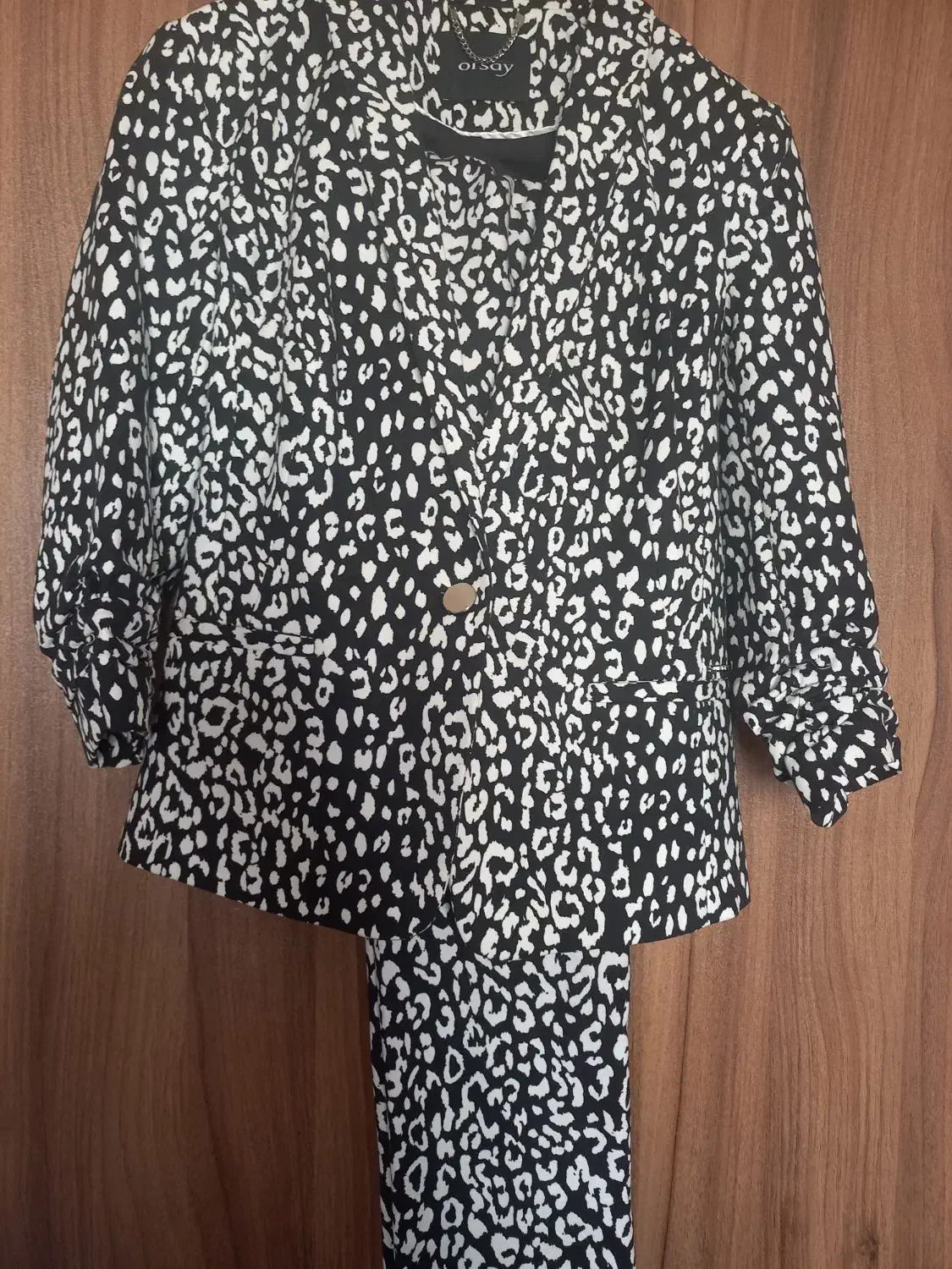 فروش یک دست کت شلوارخارجی برنداصلی|لباس|صدرا-فارس, فاز ۱|دیوار