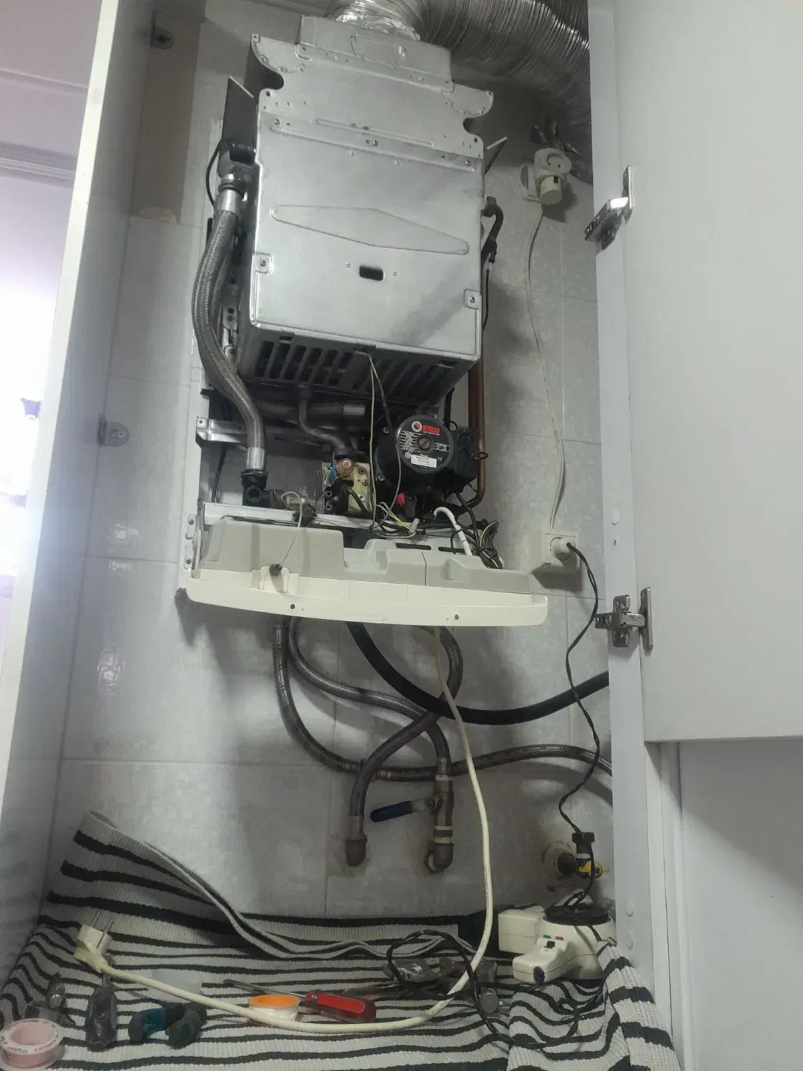 تعمیرات تعمیرکار آبگرمکن پکیج پمپ اب|خدمات پیشه و مهارت|شیراز, شهرک سراج|دیوار