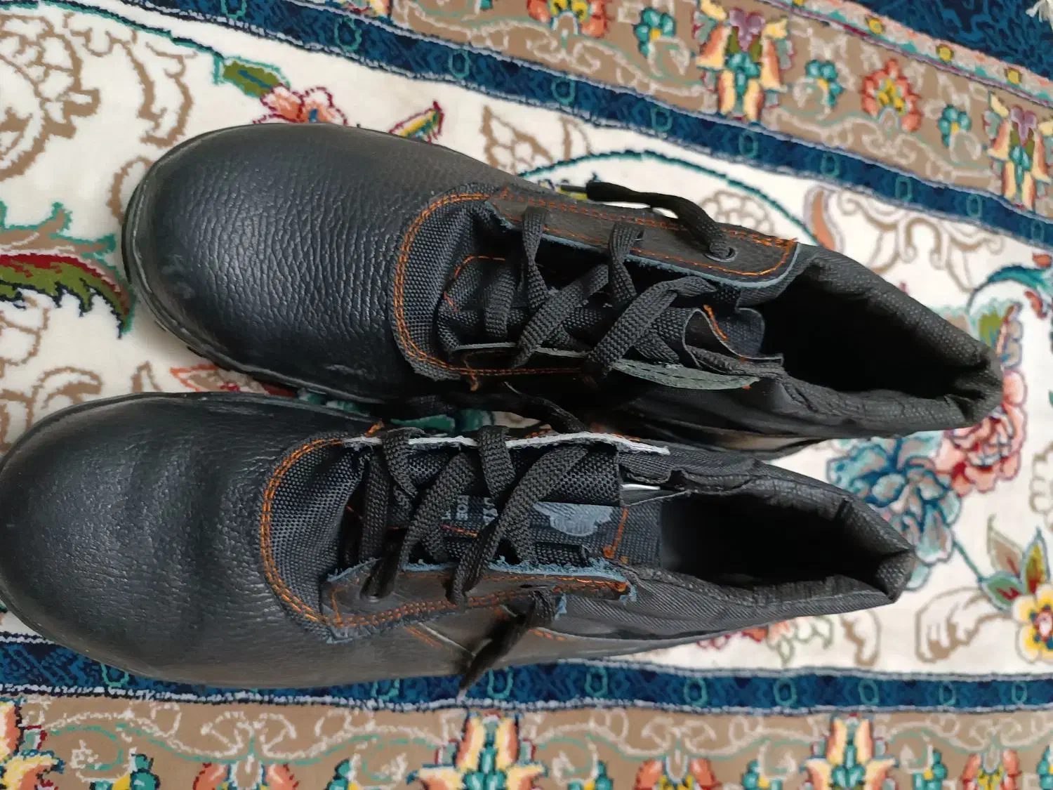 کفش پوتین|کیف، کفش، کمربند|کاشان, قطب راوندی|دیوار