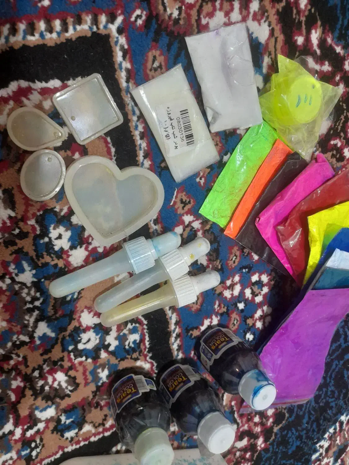 لوازم رزین|ابزارآلات|رباط‌کریم, رباط‌کریم|دیوار