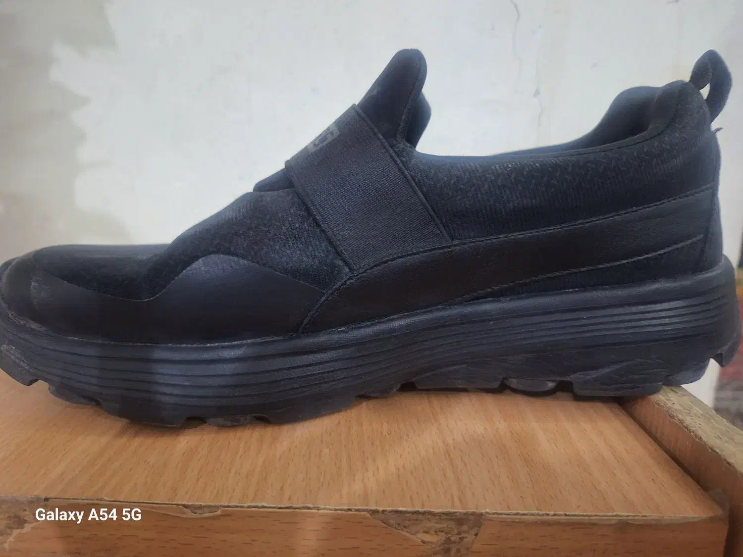 کفش|کیف، کفش، کمربند|کاشان, راوند|دیوار