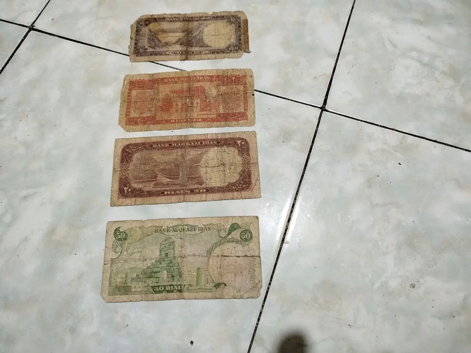 فروش ۴ قطعه اسکناس دوران پهلوی مطابق|کلکسیون سکه، تمبر، اسکناس|تهران, بهاران|دیوار