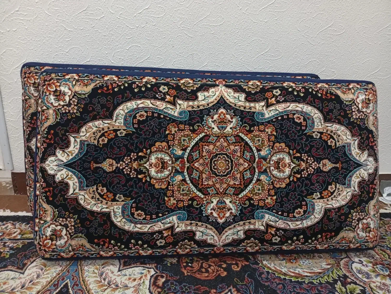 دو عدد پشتی نو سورمه ای رنگ|پشتی|شاهین‌شهر, شهرک گلدیس|دیوار