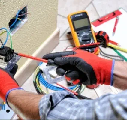 برقکار ساختمان و لوله‌کشی با ۴۰سال سابقه|خدمات پیشه و مهارت|شیراز, عفیف‌آباد|دیوار