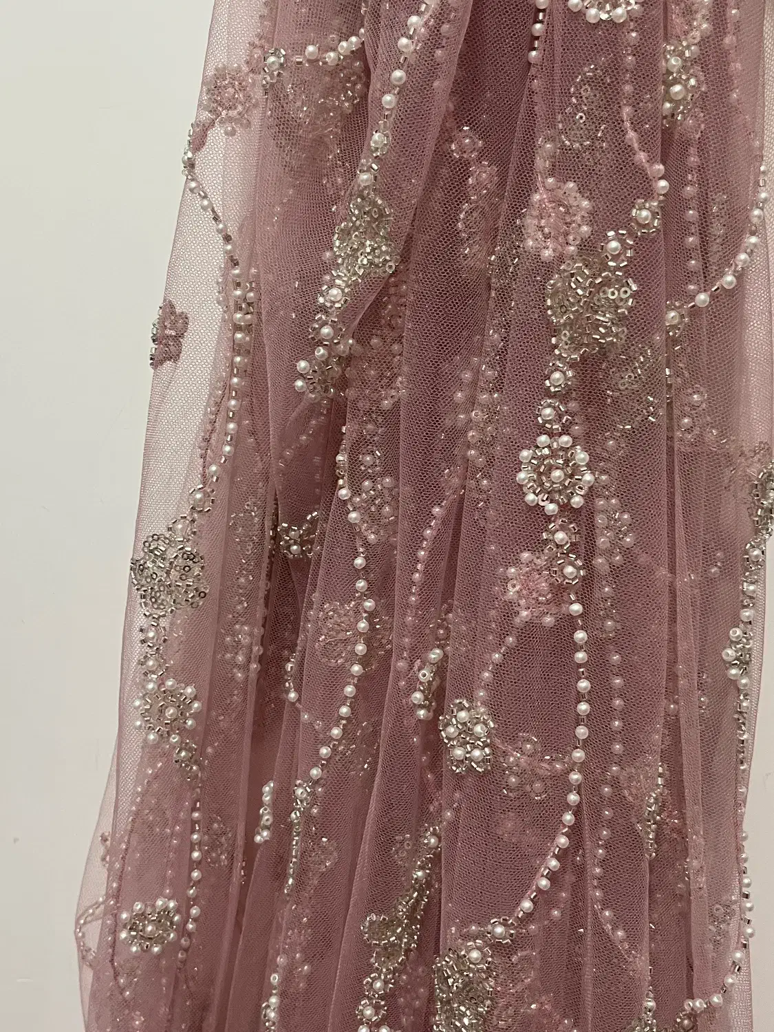 پارچه کار شده صورتی|لباس|سقز, |دیوار