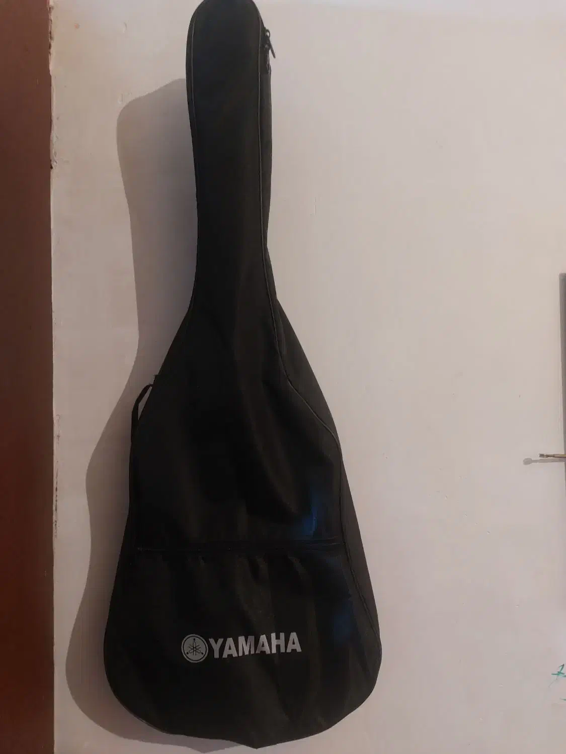 یک عدد گیتار با همراه کاور گیتار|گیتار، بیس، امپلیفایر|اسلام‌‌آباد غرب, |دیوار