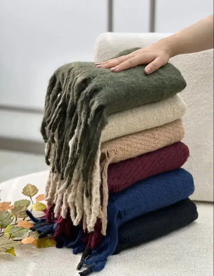 شال پاییزه و‌کلاه|لباس|تربت جام, شهید مدرس|دیوار