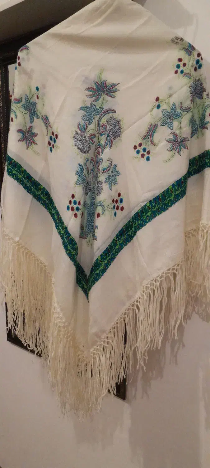 روسری قدیمی نو|لباس|بندر انزلی, بشمن|دیوار