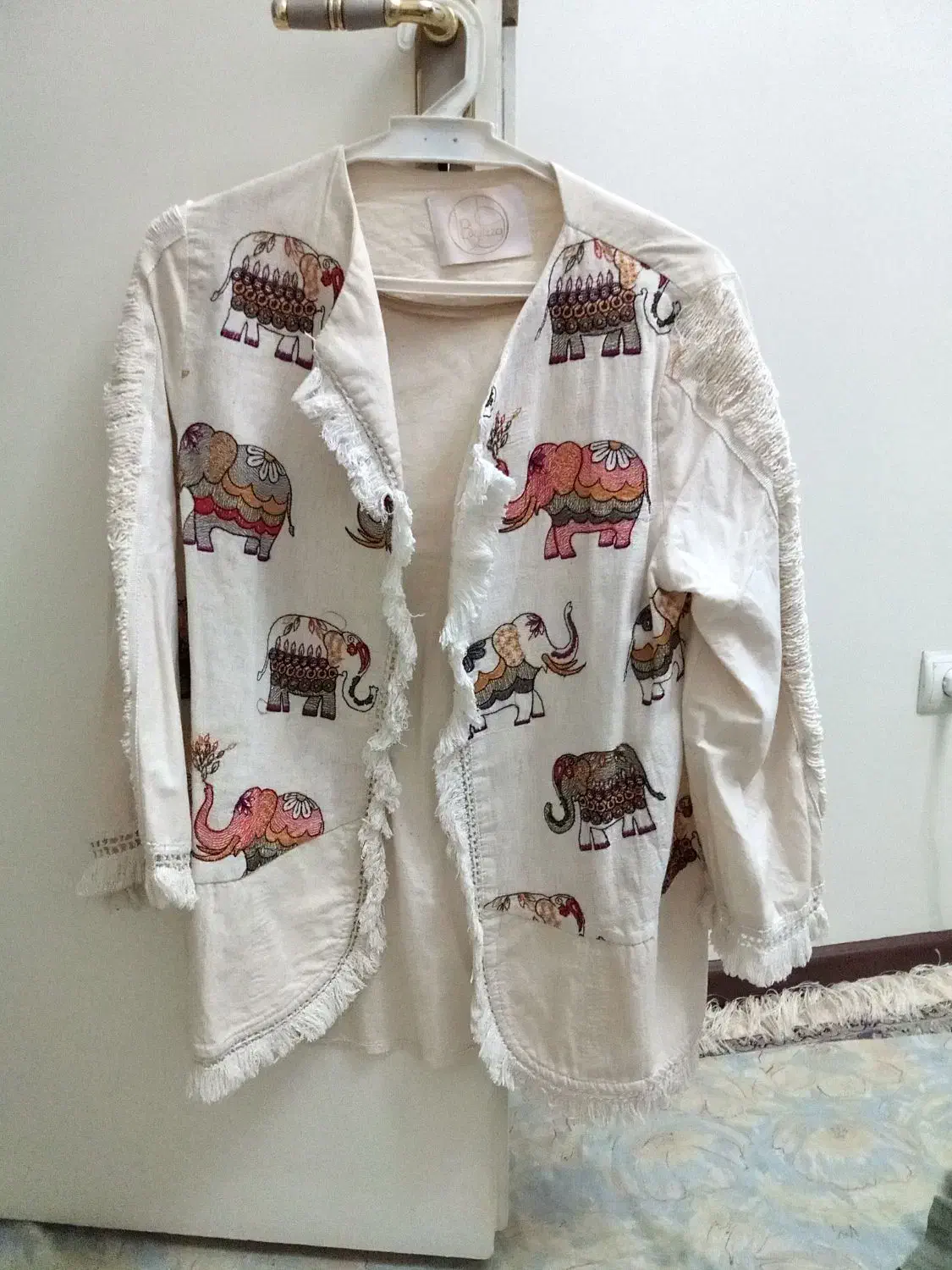 تعدادی مانتوخنک درحدنو|لباس|ری, شهید غیوری (ابن باویه)|دیوار