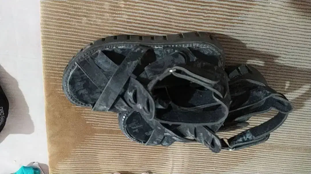 کفش صندل|کیف، کفش، کمربند|گالیکش, |دیوار