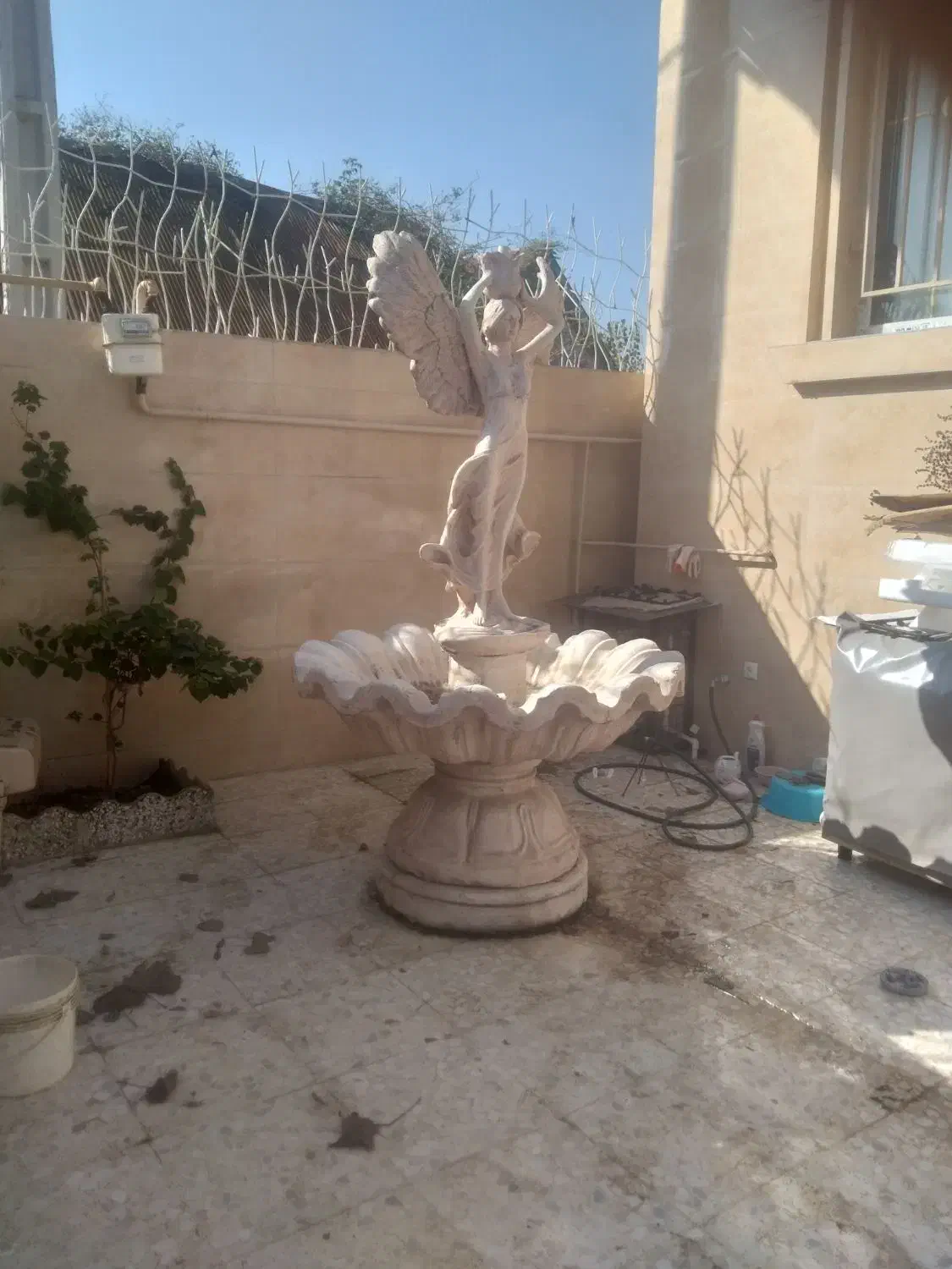 مجسمه حیاط|مجسمه، تندیس، ماکت|آستانه اشرفیه, |دیوار