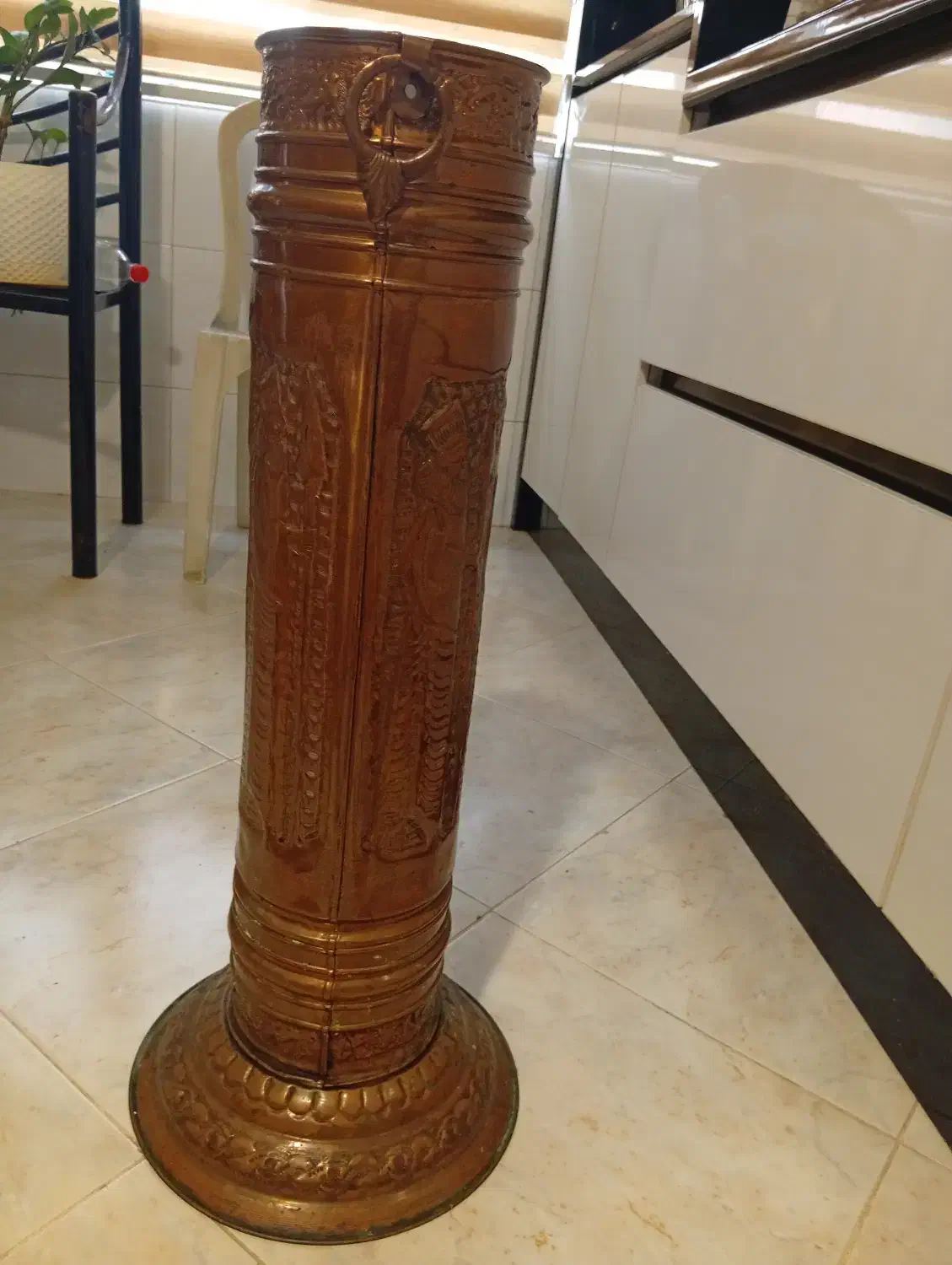 گلدان مسی دکوری با ارتفاع 90سانتیمتر|کلکسیون اشیاء عتیقه|قائمشهر, |دیوار