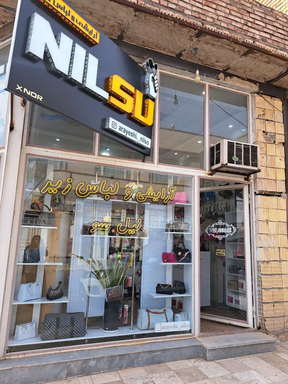 فروش وواگذاری مغازه ی آرایشی ولباس زیرشوط|فروشگاه و مغازه|شوط, |دیوار