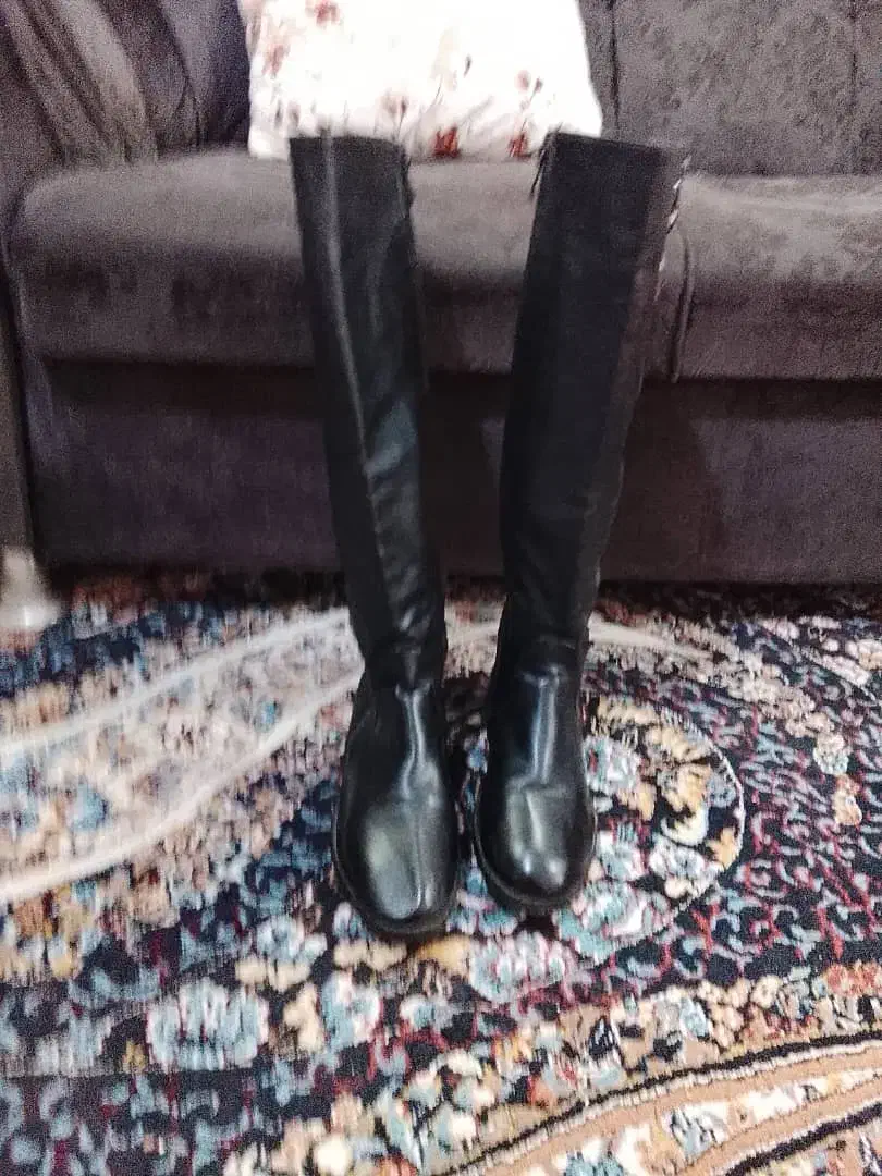 چکمه و کتانی آدیداس|کیف، کفش، کمربند|ایلام, |دیوار