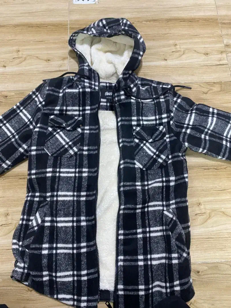 اور کت نو نو|لباس|شهریار, اسد‌آباد|دیوار