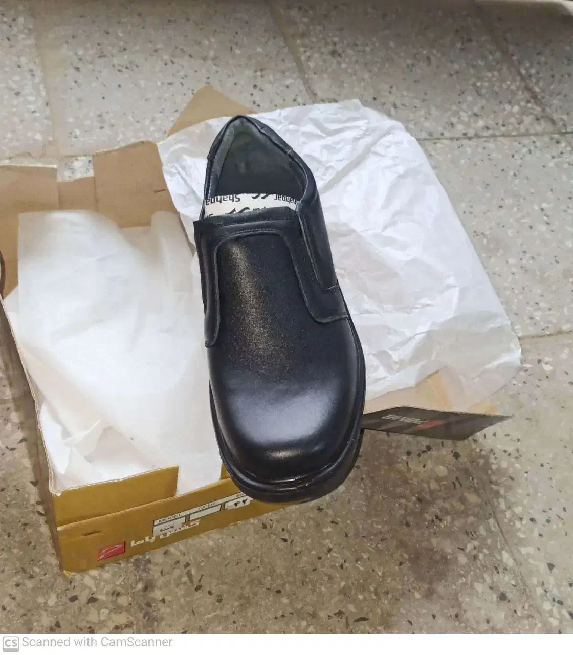 کفش|کیف، کفش، کمربند|کوهنانی, |دیوار