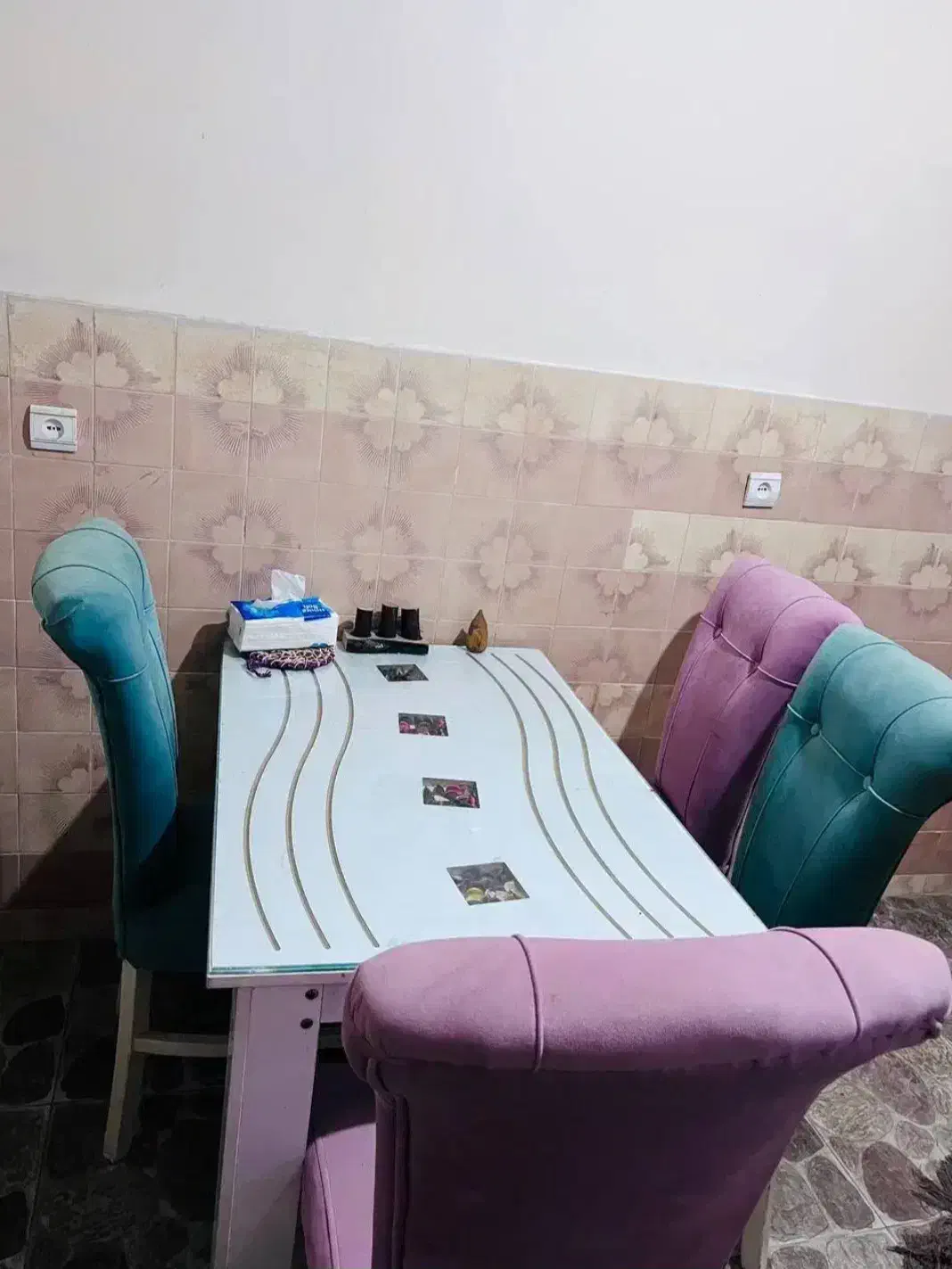 فروش فوری میز ناهارخوری ۴ نفره|میز و صندلی غذاخوری|لاهیجان, گلستان|دیوار