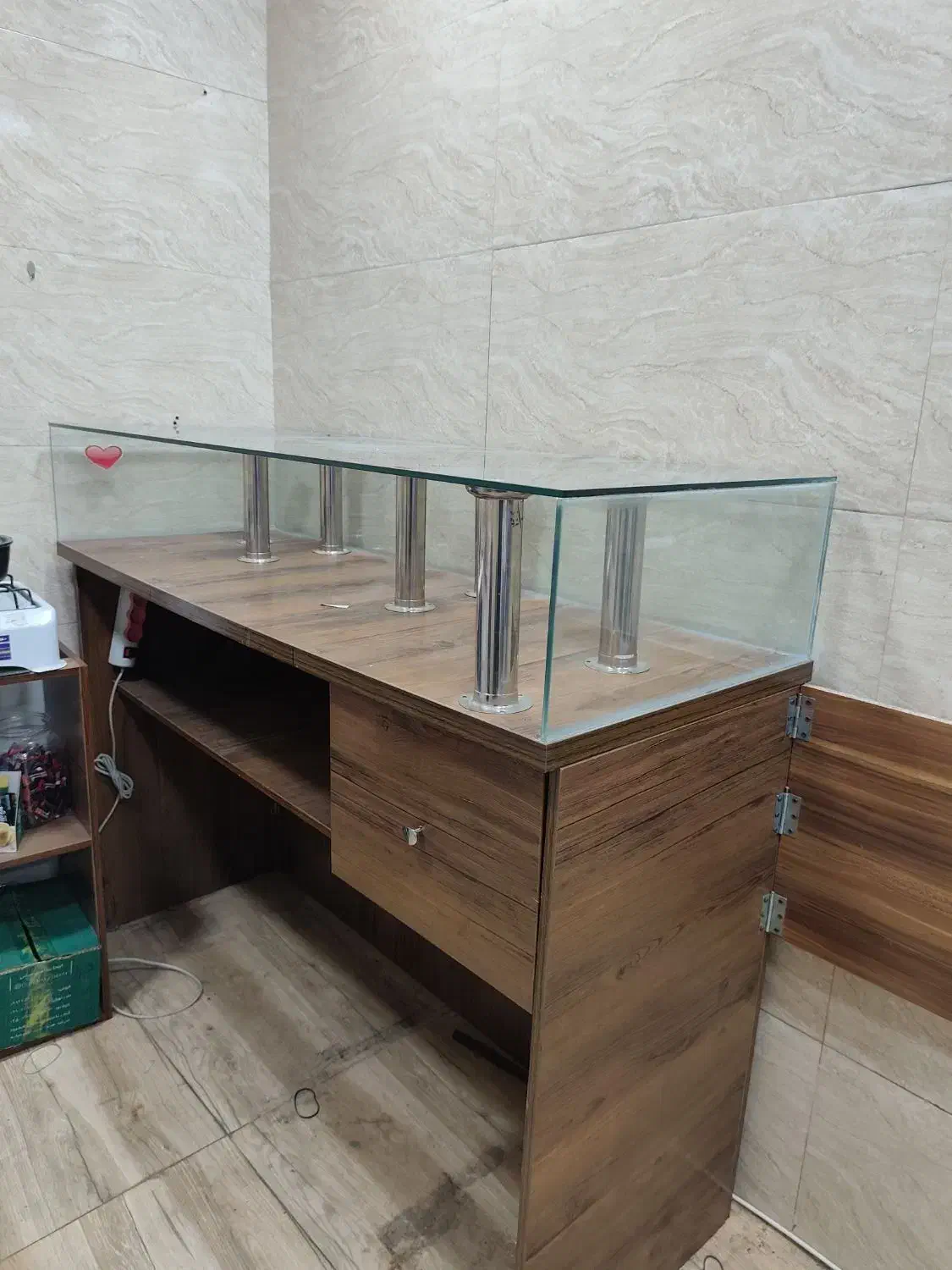 ویترین و میز|کافیشاپ و رستوران|قم, قم نو|دیوار