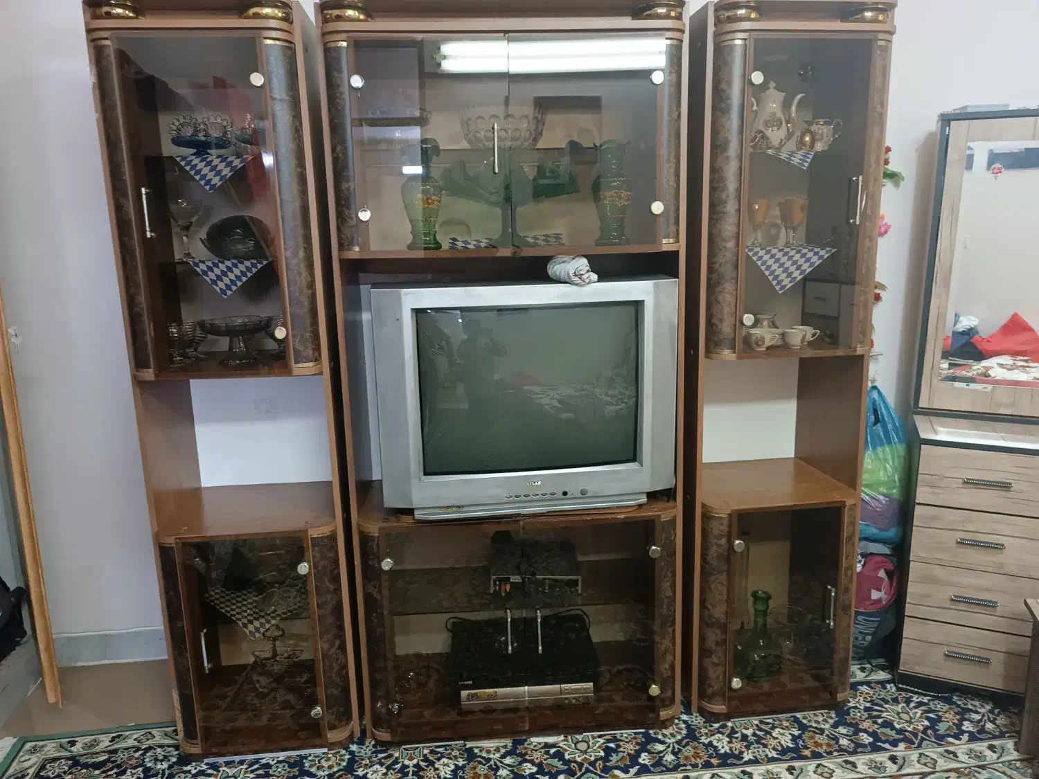 ویترین و میز تلویزیون|بوفه، ویترین، کنسول|سمنان, |دیوار