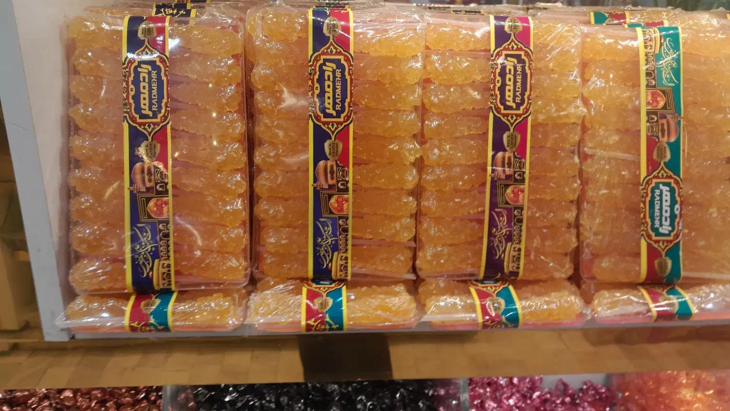 نیروی خانم یا آقا|استخدام خدمات فروشگاه و رستوران|مشهد, شهید هاشمی نژاد|دیوار