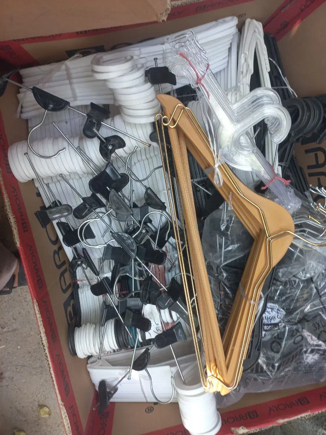 چوبکارلباس|بندرخت و رختآویز|تویسرکان, |دیوار