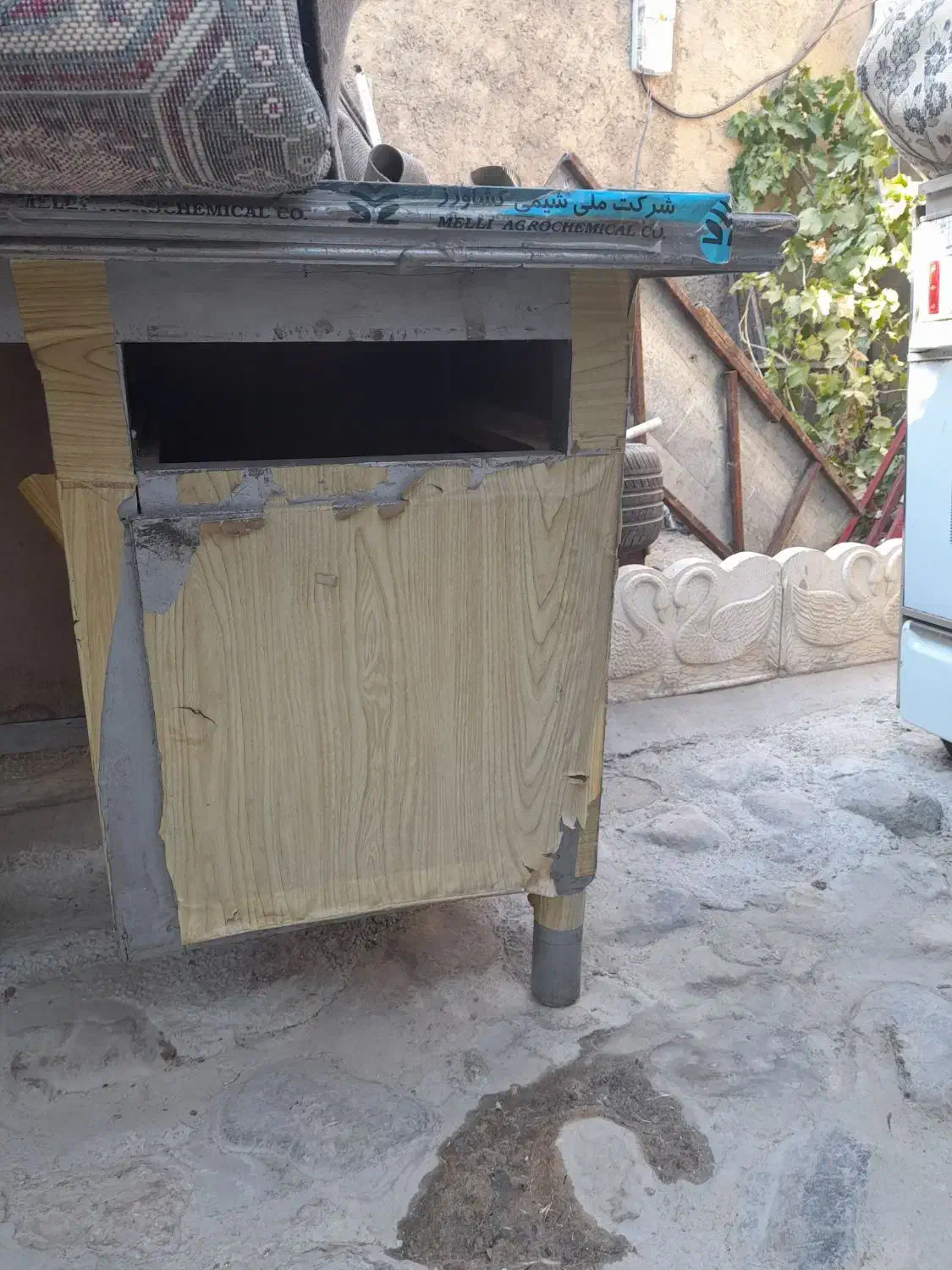 ویترین شیشه ای|بوفه، ویترین، کنسول|دورود, |دیوار