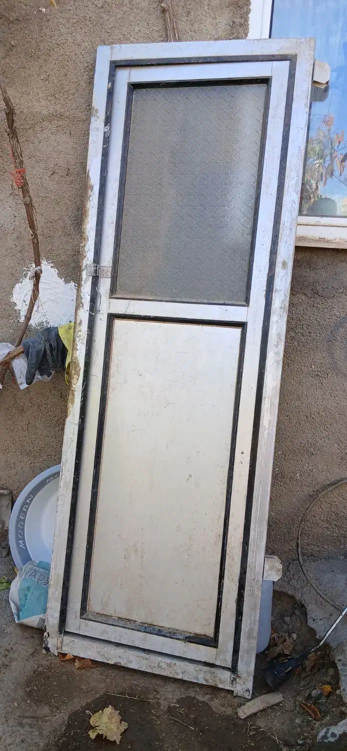 درب|مصالح و تجهیزات ساختمان|صائین قلعه, |دیوار